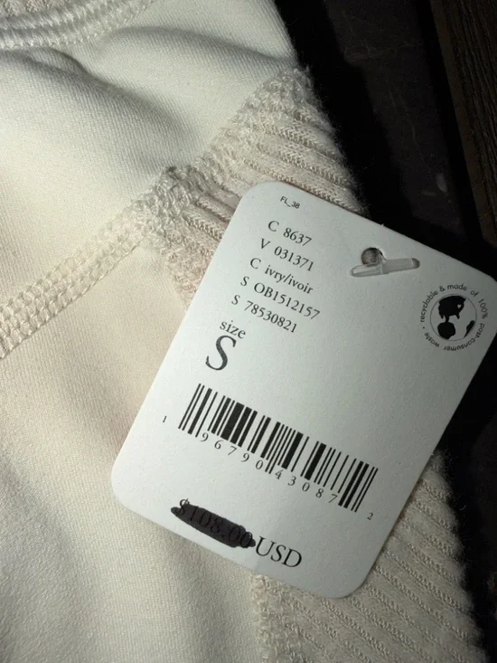 *NWT* FREE PEOPLE
UNDERCOVER BASE LAYER
SET (TOP W/ LEGGINGS) - Picture 13 of 14